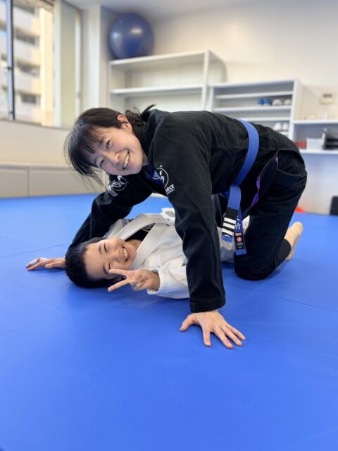 親子で共通の趣味を楽しんでいる写真